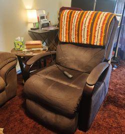 Reclining chair with lift, and heat