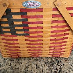 VINTAGE HAND WOVEN PATRIOTIC MAGAZINE BASKET/YARN 