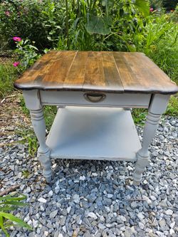 Cute farmhouse Ethan Allen sanded and stained side table