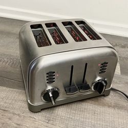 Cuisinart Classic 4-Slice Toaster •Brushed StainlessSteel •Crumb Trays •Defrost/Reheat Functions •1.5″ Wide Slots for Bread/Bagel/Pastries/FrenchToast