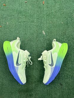 Size 5.5 Y - Nike Vomero 18 Volt Tint/Volt Tint/Sapphire/Black Spruce HQ2157 701
