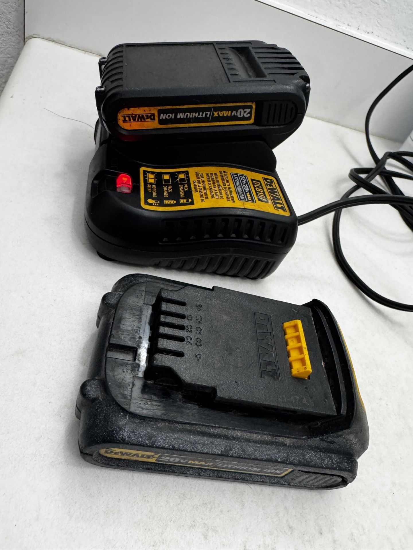 2 Dewalt Battery’s And Charger