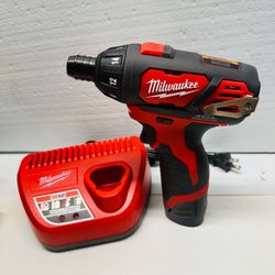 Milwaukee M12 1/4” Hex Screwdriver 2401-20 w/ Battery & Charger