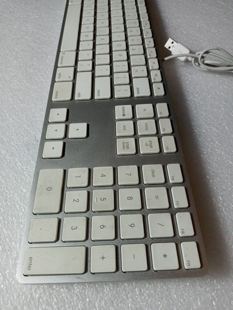 Apple wired keyboard A1243 used