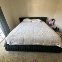 King Size Mattress! 2 rugs, White Tv Stand