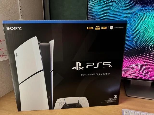 PS5 Slim + 2 controllers + 3TB