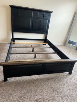 Queen size bed / black bed