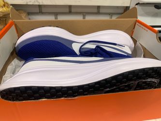 new tennis adidas 10,5 nike 10,5 sketchers 11