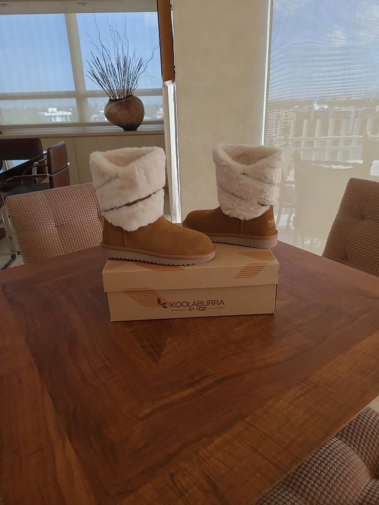 KOOLABURRA BY UGG. DEZI SHORT BOOTS