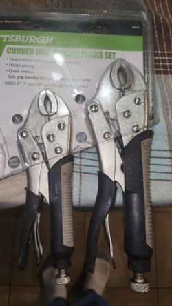 Curved jaw locking pliers set