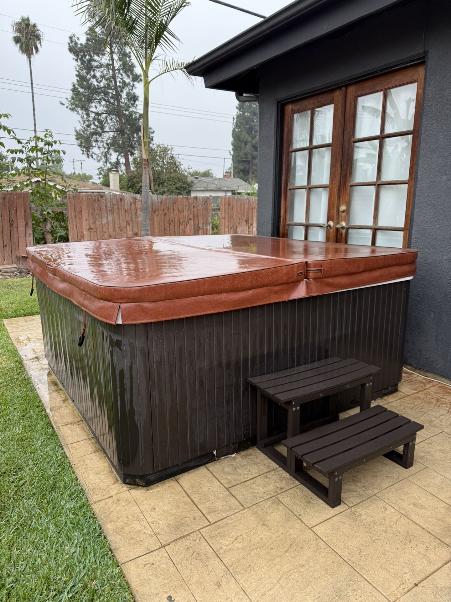 HOT TUB