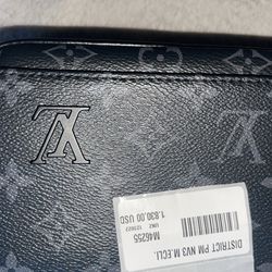 Louis Vuitton Men's Crossbody Bag for Sale in Seattle, WA - OfferUp