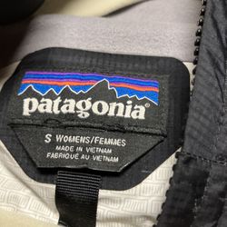 Women’s Size Small Patagonia Jacket Raincoat/windbreaker