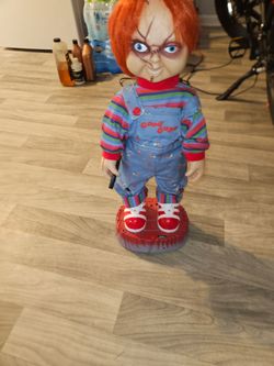 Chucky doll he talks and roll