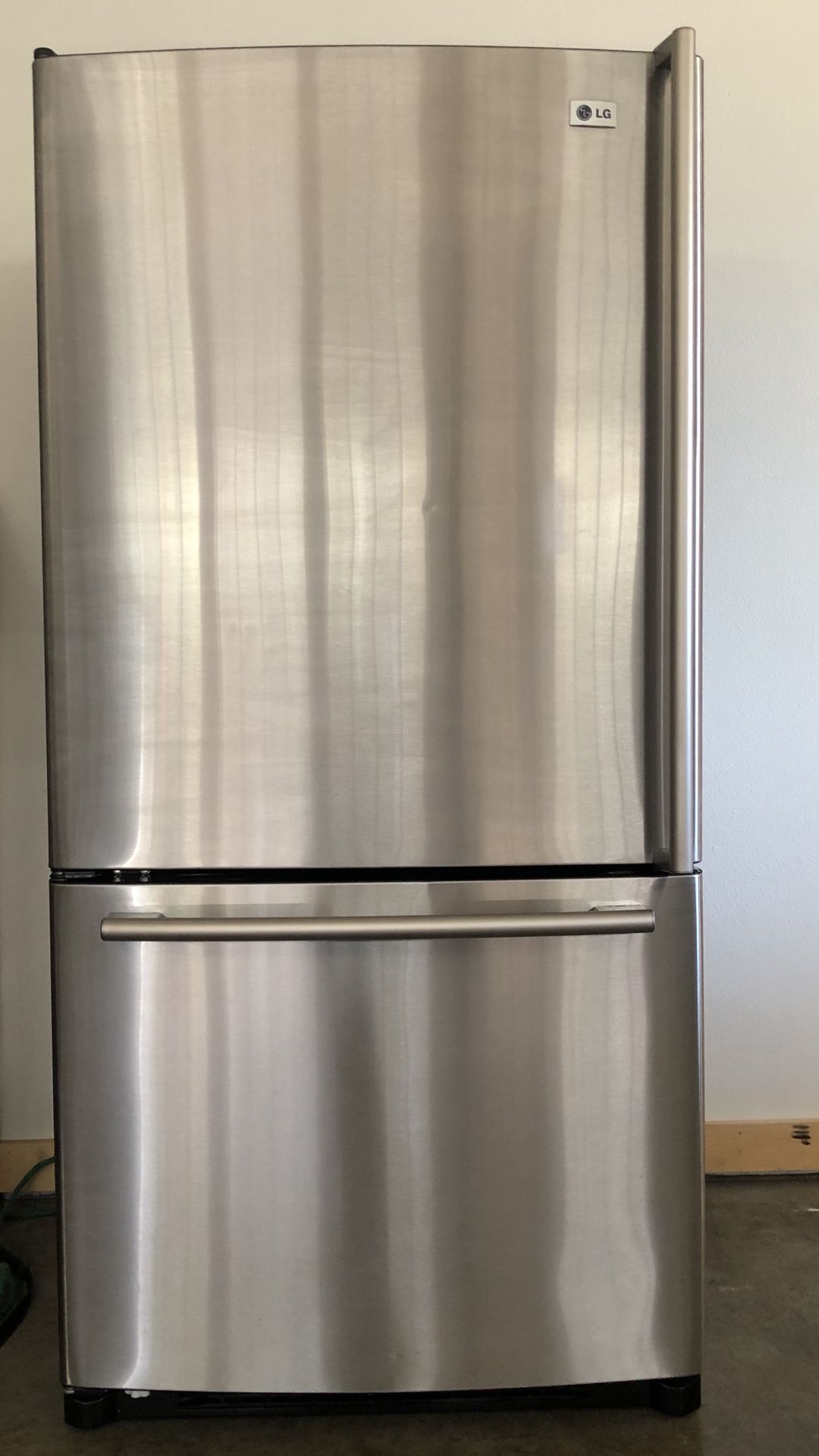 LG 25.5 Cu  Ft  Kitchen Refrigerator