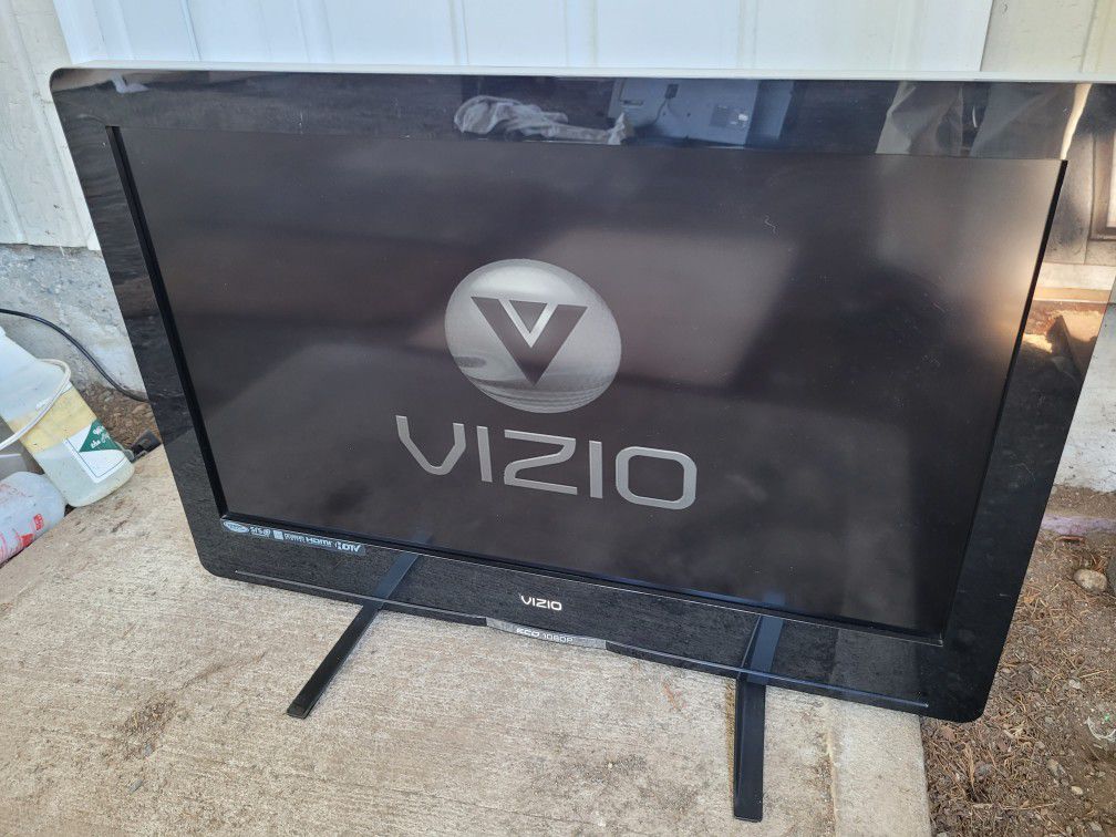 Vizio 39 inch Flat-screen TV With Fort Stand