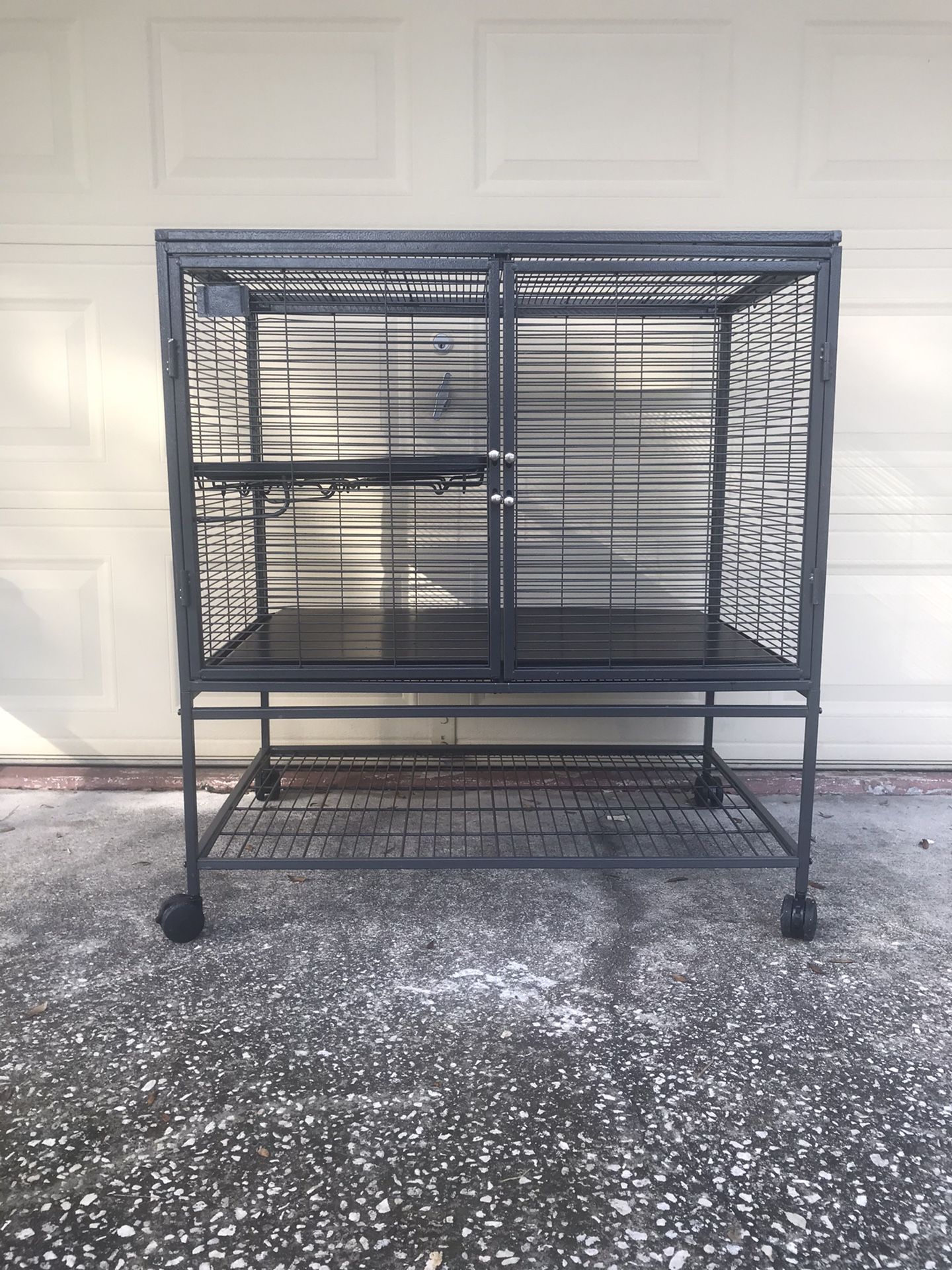 Large Cage With Adjustable Shelf And Double Doors