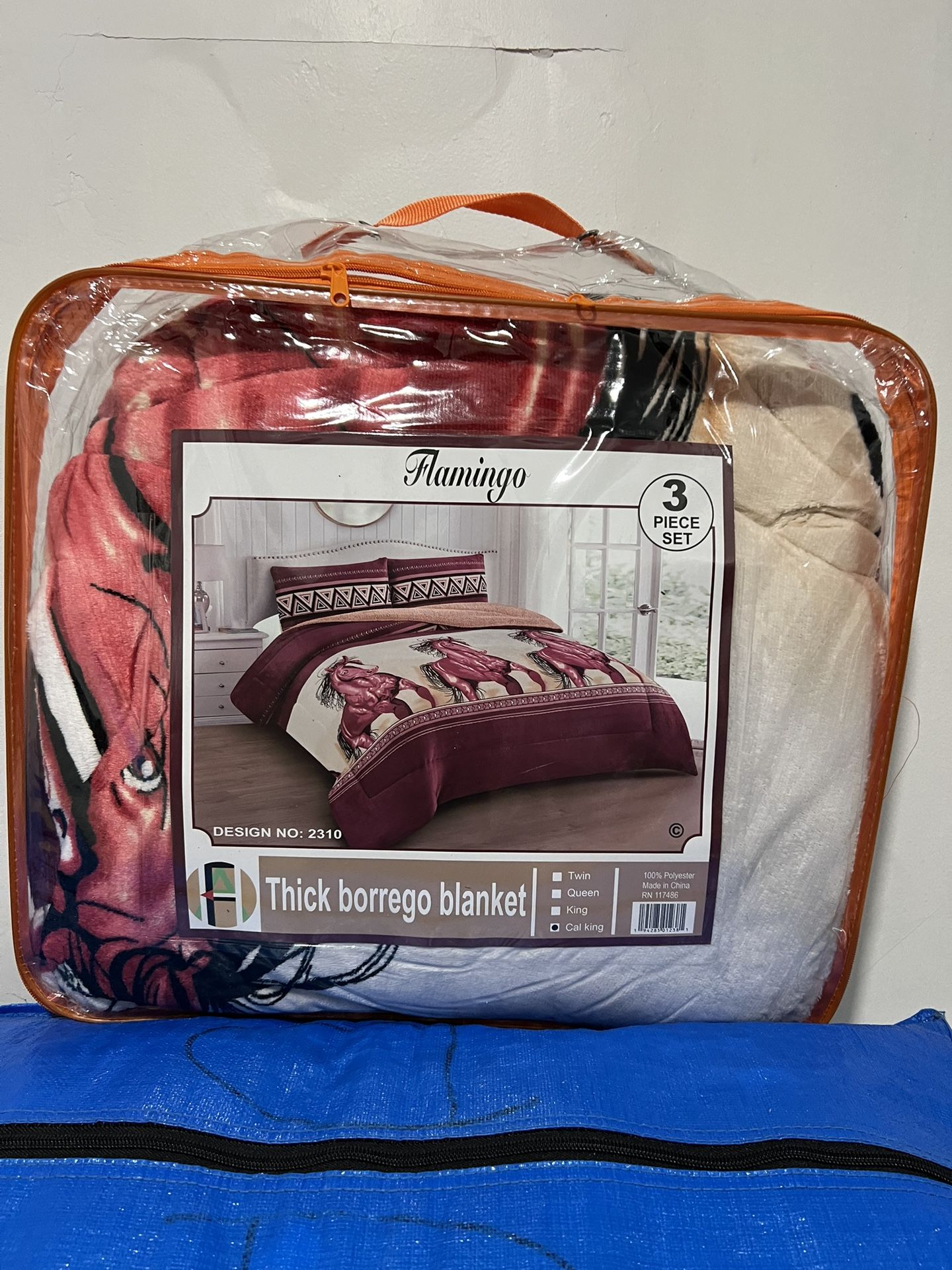 (Bagged & Brand New) 3-Piece Blanket Set – Queen, King, Cali King