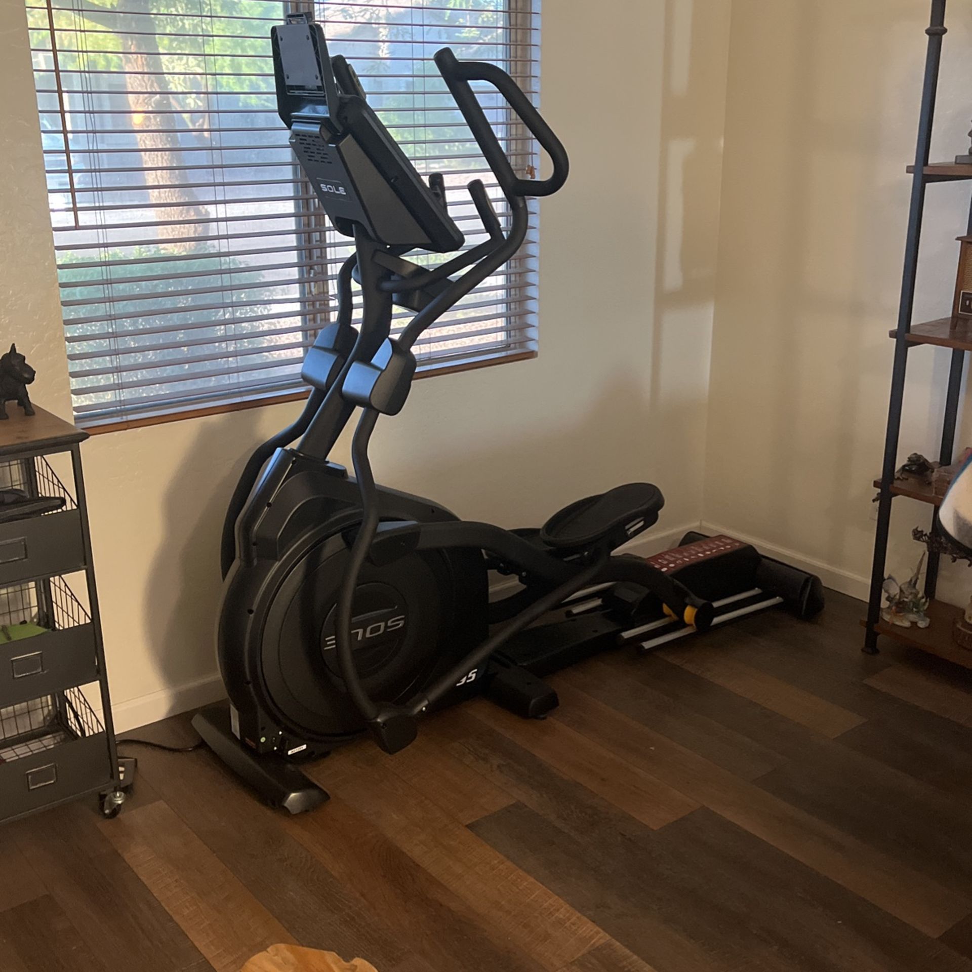 Sole Elliptical E95 Like New Used For About 5 Times Built 4 Months Ago