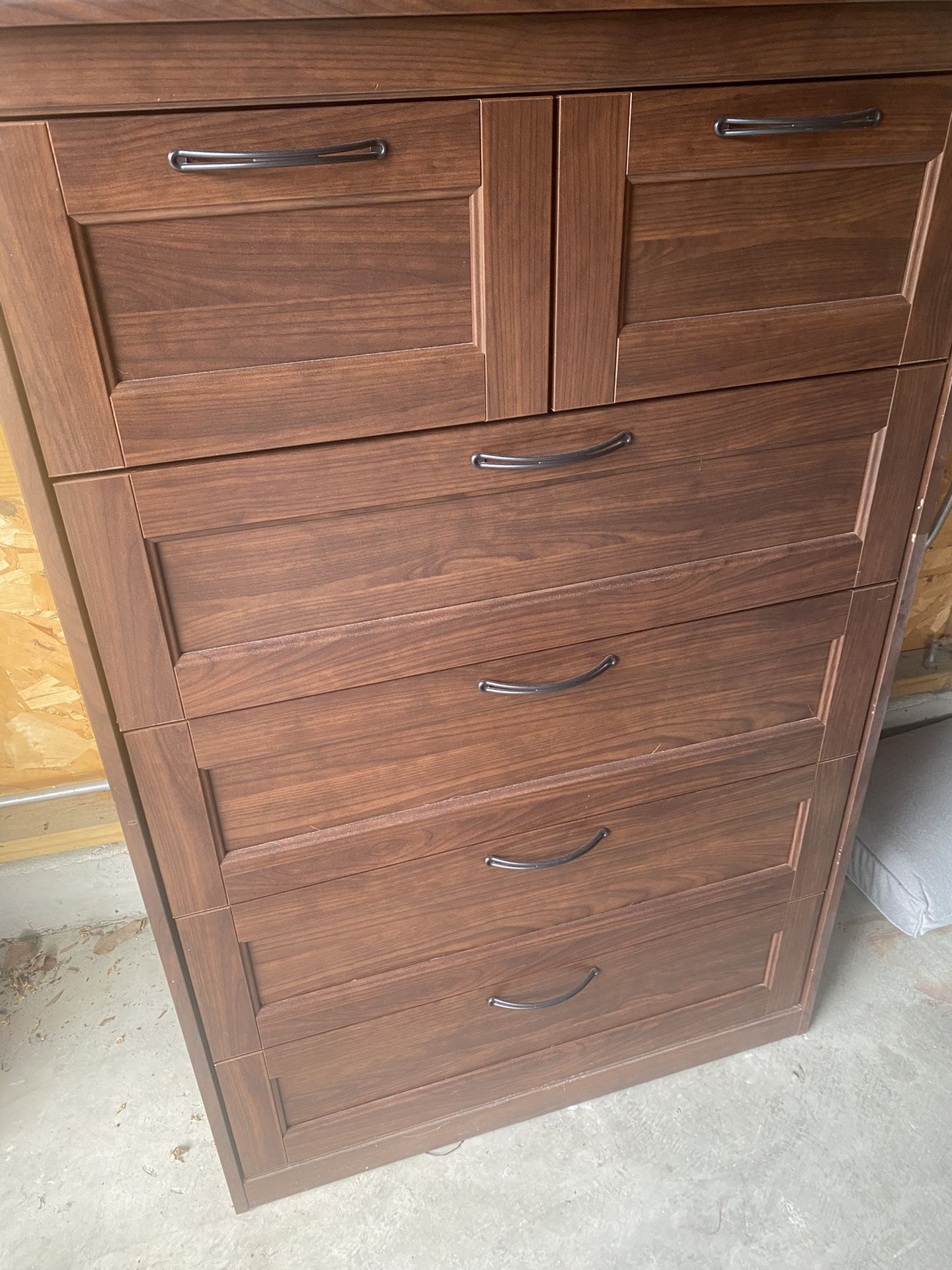 Two 6 Drawer Dressers With Two Matching Night Stands