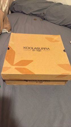 Kookaburra pink uggs( w Victoria short)
