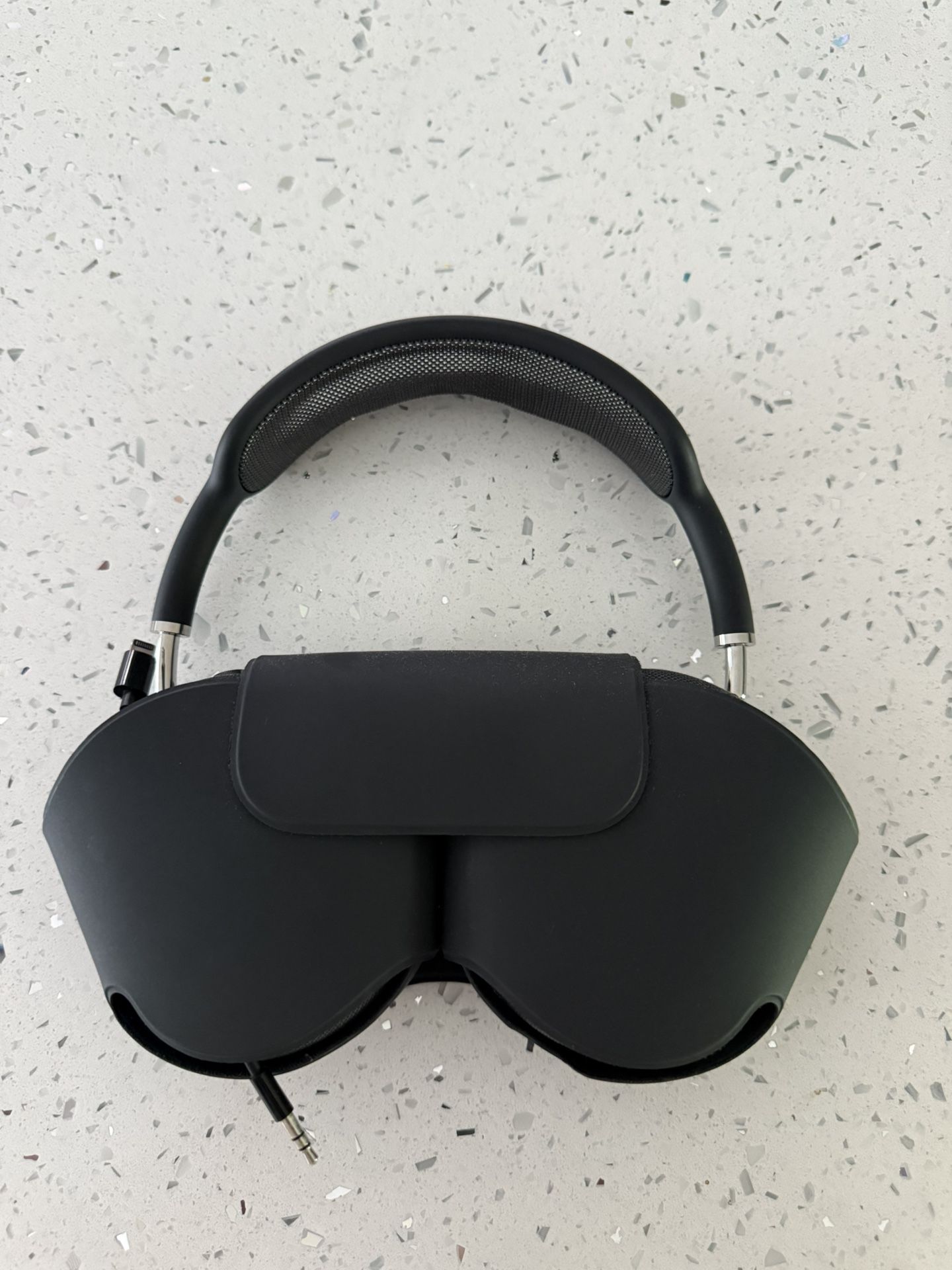 AirPods Max - Lighting Port