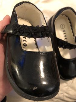 Size 5 circio girl Velcro shoes