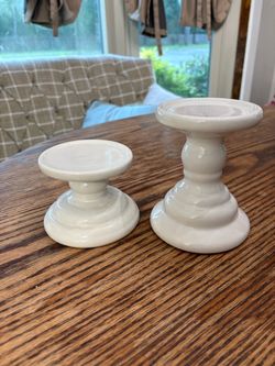 Set of 2 white ceramic candle holder pillars