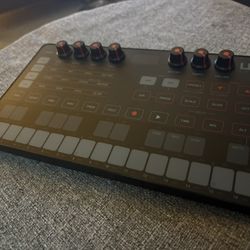 IK Multimedia UNO Synth