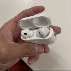 AirPods Pro 2nd Generation w/ Charging Case 