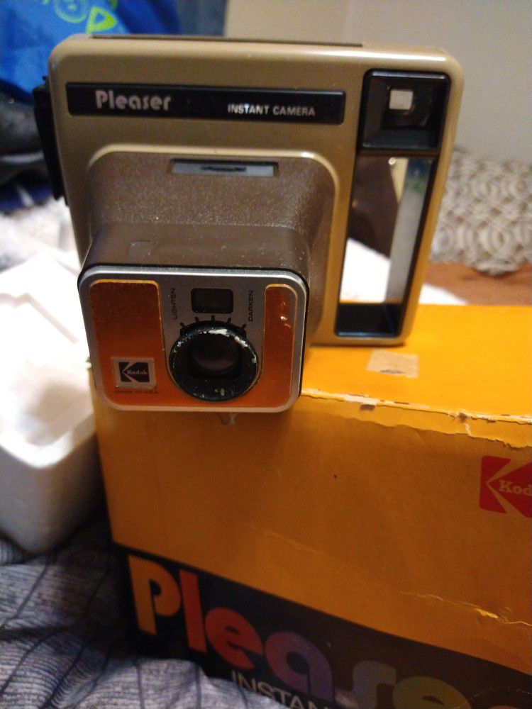 1977 Kodak Pleaser Instant Camera