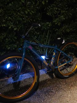 Teal Traffic bomma