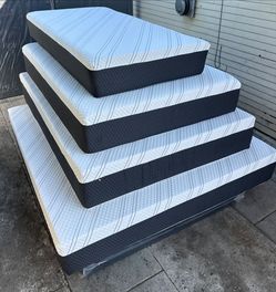 Full Size Mattress Memory Foam Mattress 12"    new Mattress in a plastic sealed