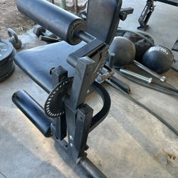 Leg extension/curl machine 
