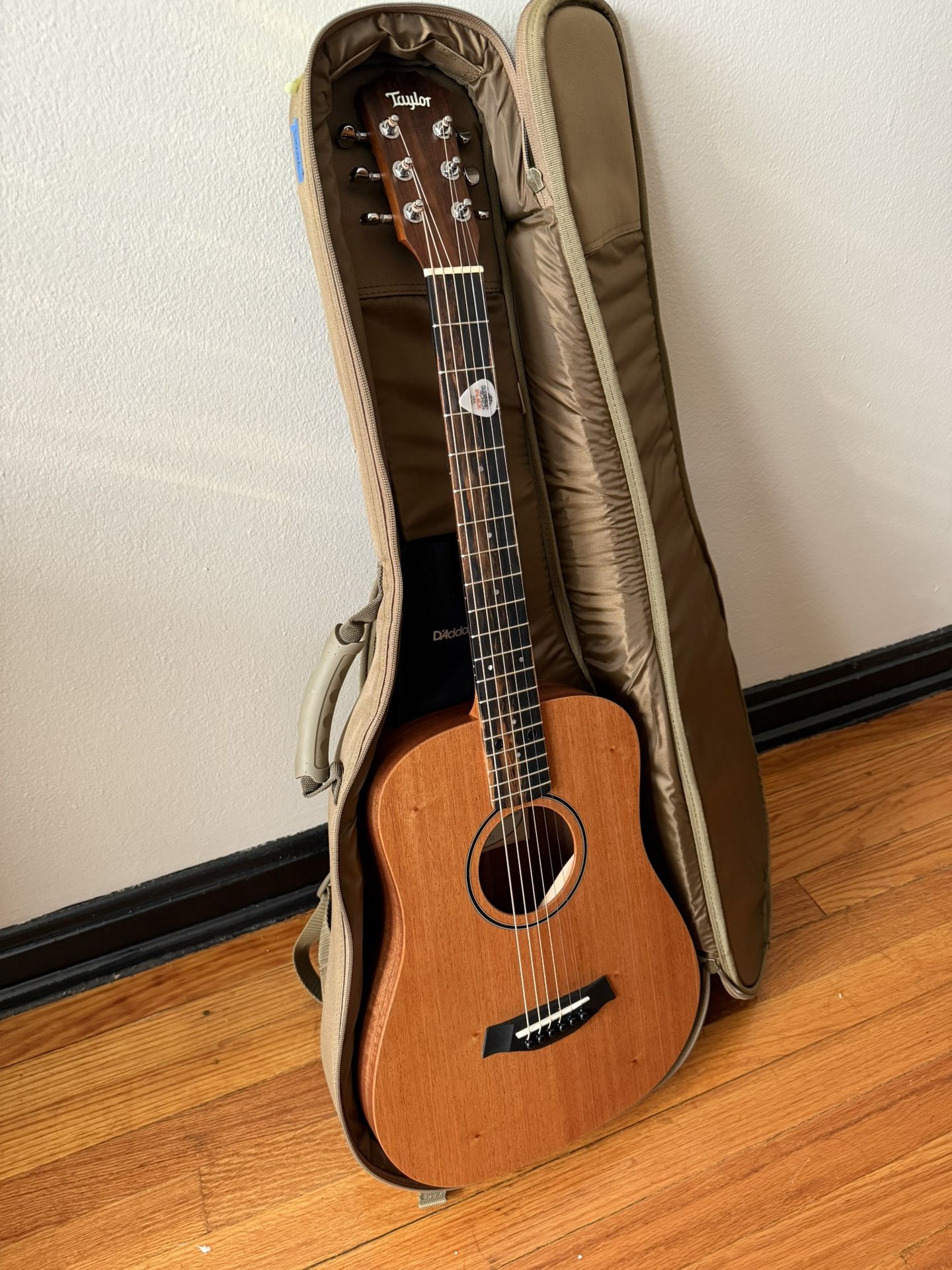 Taylor BT2 “Baby Taylor” Guitar + Gig Bag