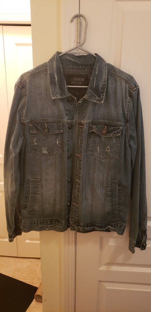 Forever 21 Men’s Distressed Denim Jacket Dark Blue, Size Large 