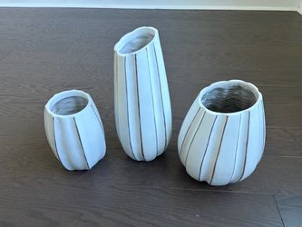 Set of 3 vases from City Furniture