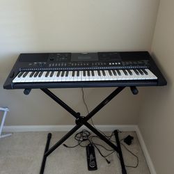 Yamaha Digital Keyboard E643