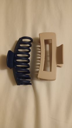 2 Hair Clips 