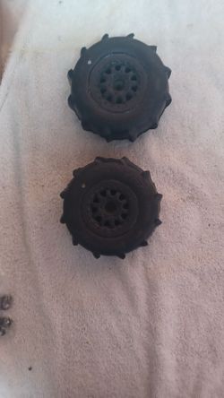Proline sand paddle tires 12mm hexes. In great condition