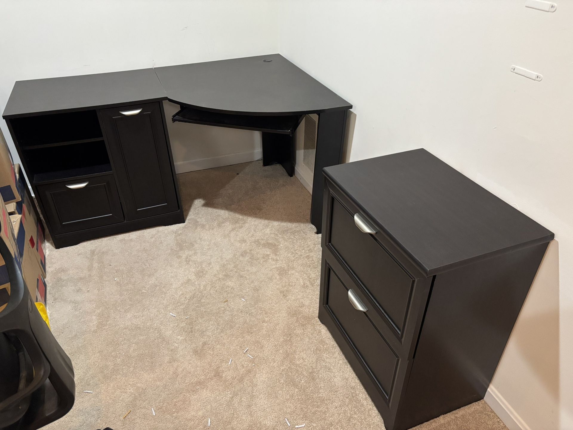 Corner desk