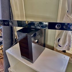 Samsung HW-F450 2.1 Channel Soundbar with Bluetooth connected Subwoofer (no remote)