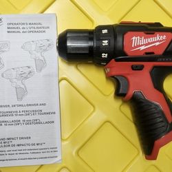 New milwaukee m12 3/8" Hammer drill / driver
