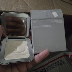 R.E.M Beauty Make Up Highlighter New