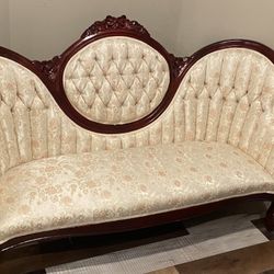Elegant Victorian Style Tufted Sofa – Kimball Furniture – Excellent Condition