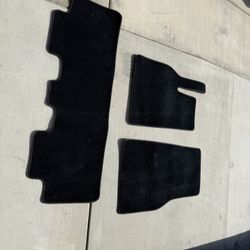 OEM Tesla Model Y Juniper (2025-2026) Carpet Floor Mats - Genuine / Like New