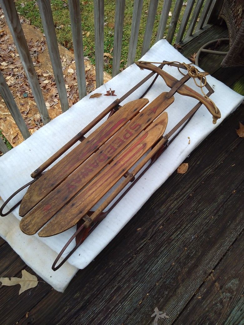 VINTAGE. SPEEDWAY SNOW SLED MADE IN PARIS MAINE USA VERY GOOD CONDITION