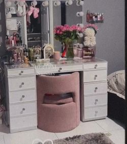 Vanity desk