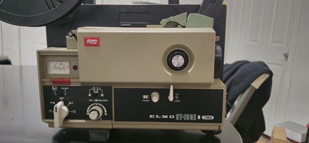 Elmo Sound ST-180E M 2-Track Super 8 MOVIE PROJECTOR