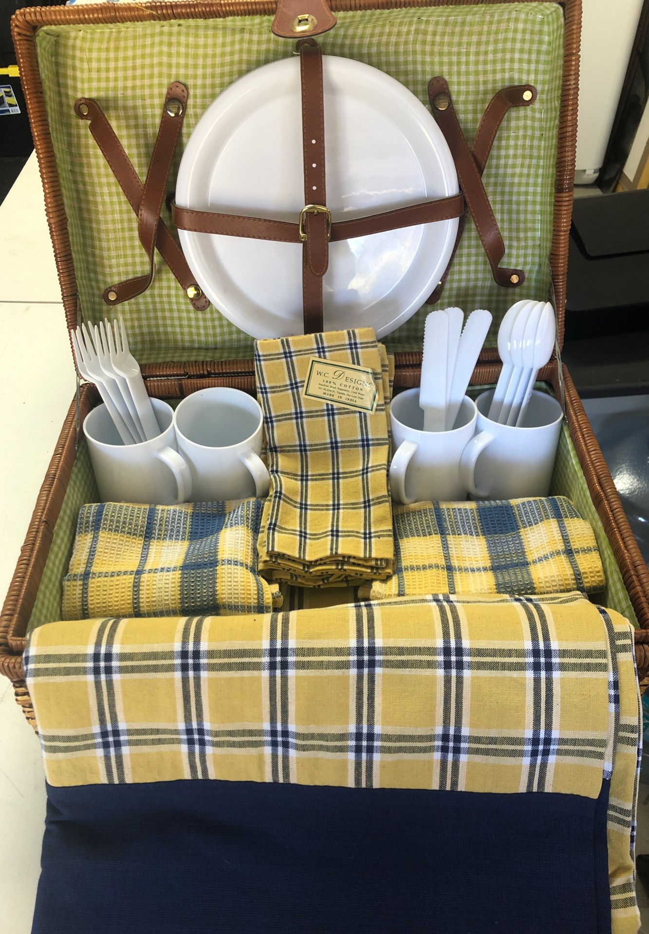 Picnic Basket for Four